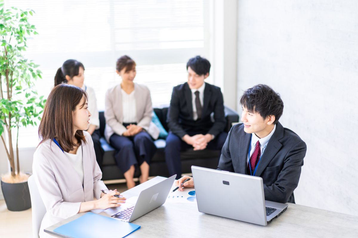  働く人　イメージ