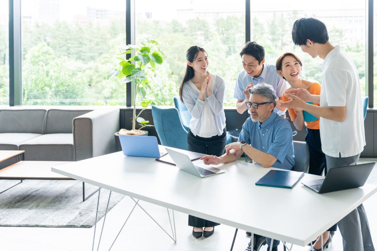  働く人　イメージ